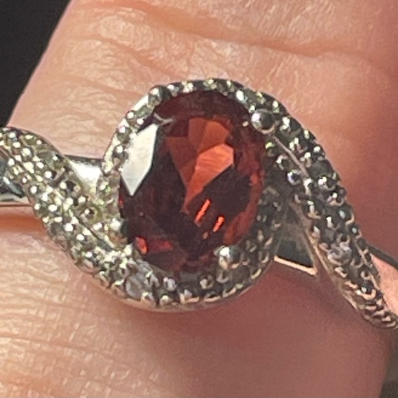 Ruby Ring 925 Sterling Silver Size 7-8 - Picture 2 of 4